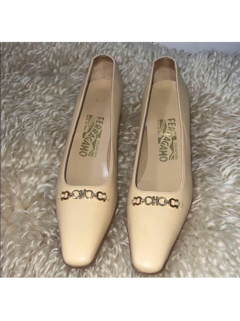 Salvatore Ferragamo Cream Leather Flats with Gold Hardware